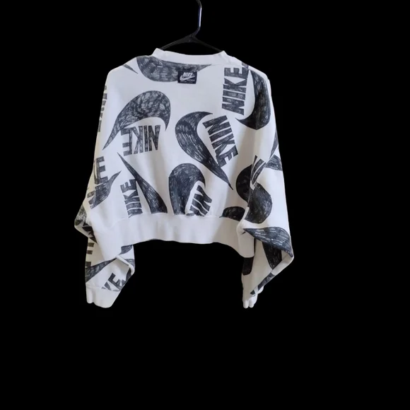Nike Black and White Graphic Cropped Sweatshirt Shirt - Picture 4 of 6